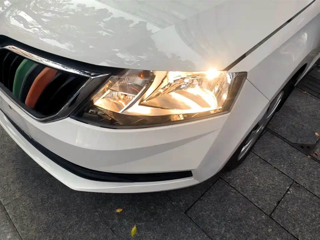 Škoda Skoda Rapid Spaceback 2019 Facelift 1.5L Automatic Standard Version China V фото 24