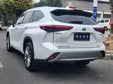 Photo 5 - Toyota Highlander