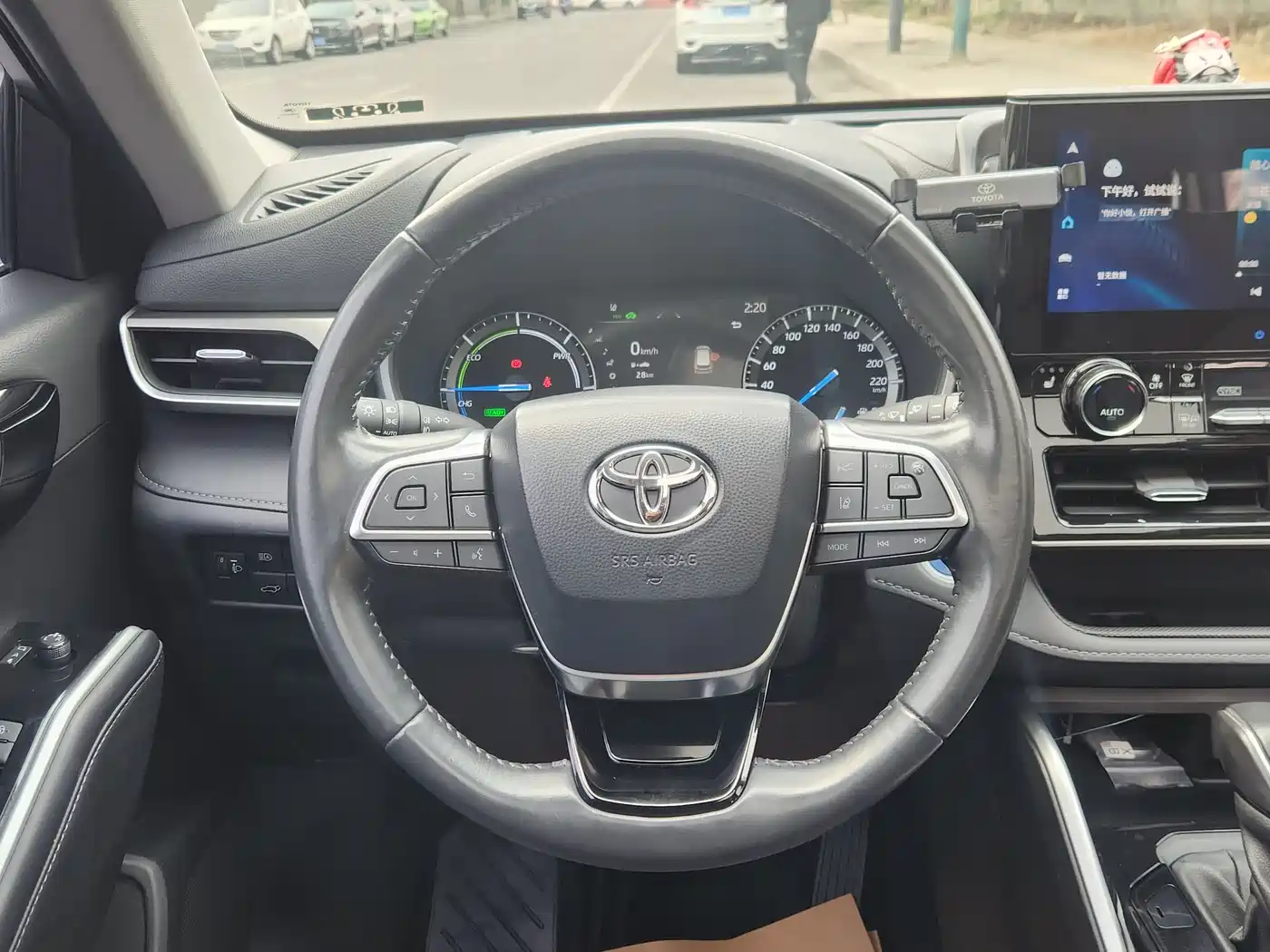 Toyota Highlander 2023 2.5L Smart Hybrid Dual Engine AWD Premium 7-Seater фото 18