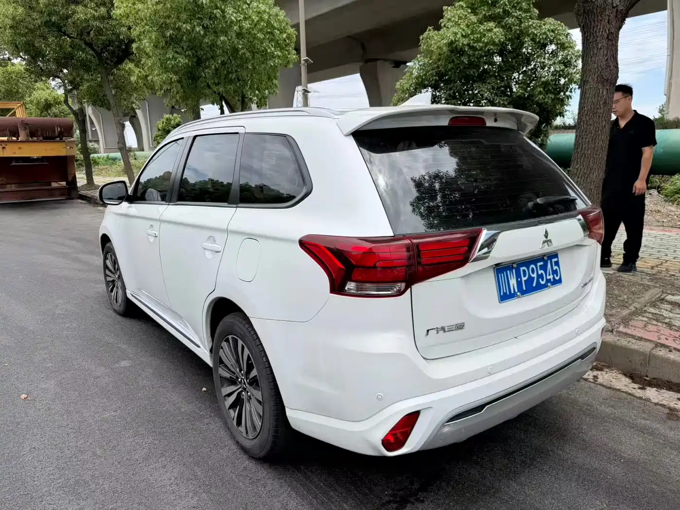 MITSUBISHI OUTLANDER