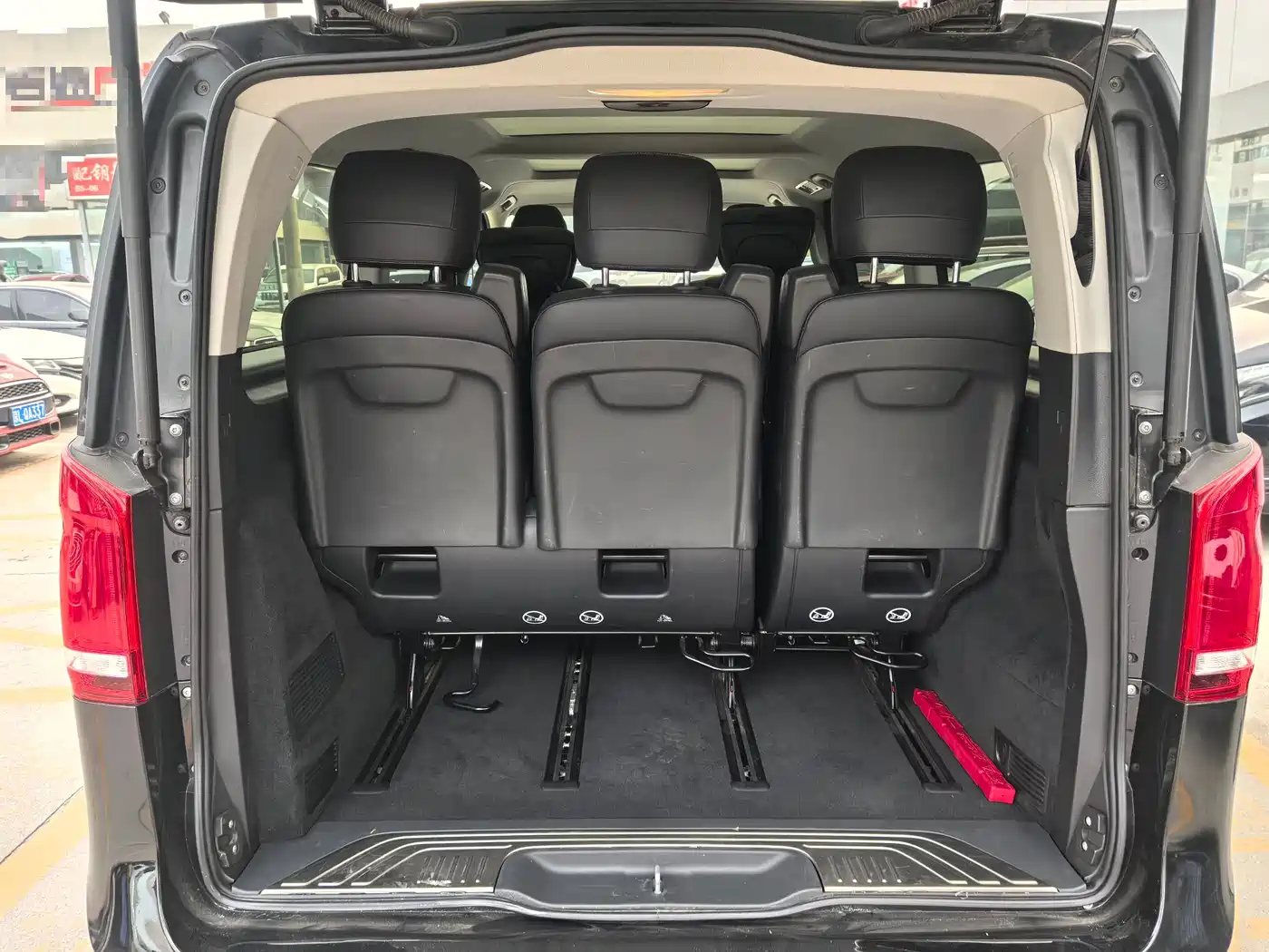 Mercedes-Benz V-Class 2021 V 260 L Long Wheelbase Premium Edition фото 26