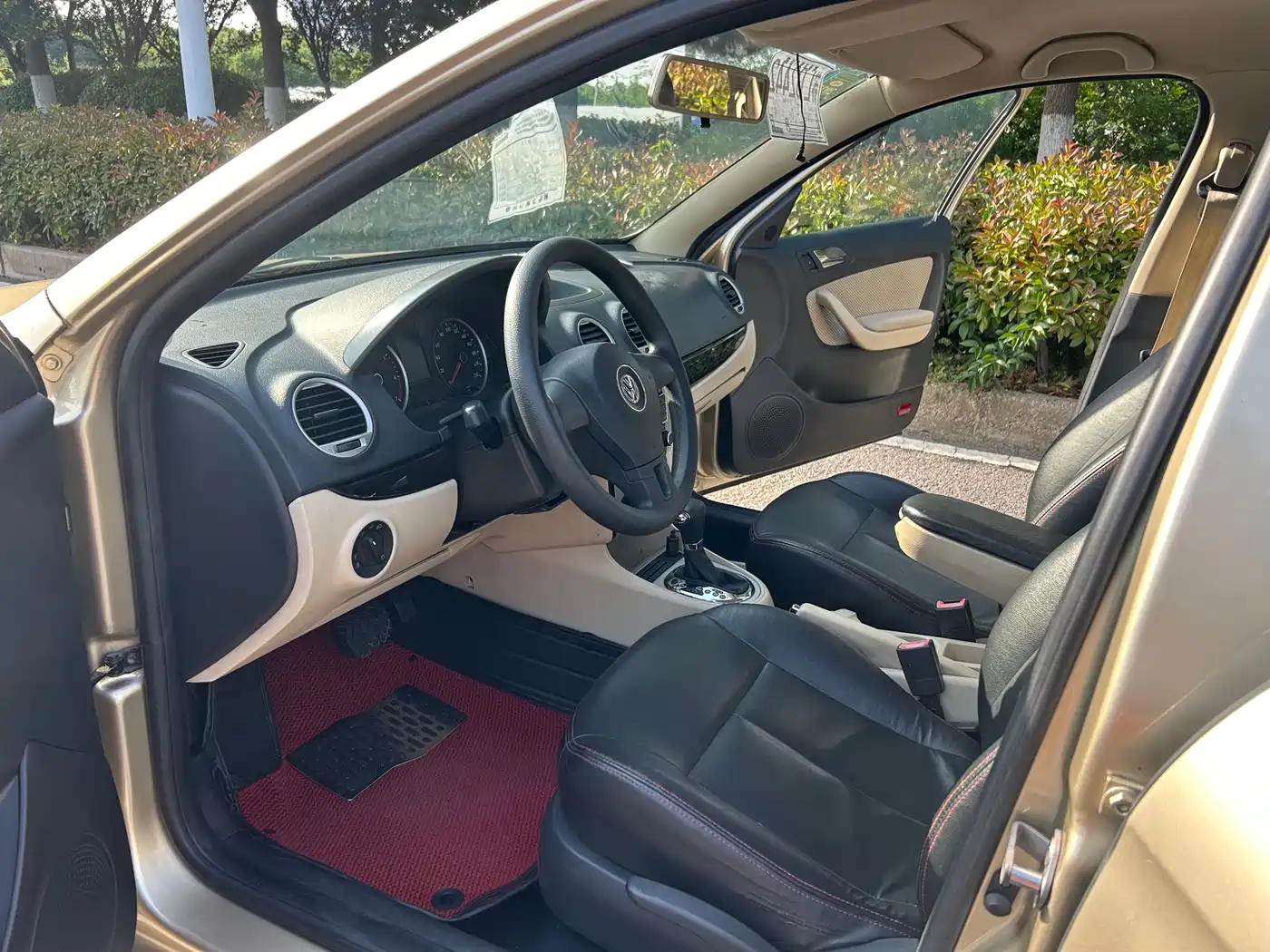 Volkswagen Lavida 2011 1.6L Automatic Leisure Edition фото 7
