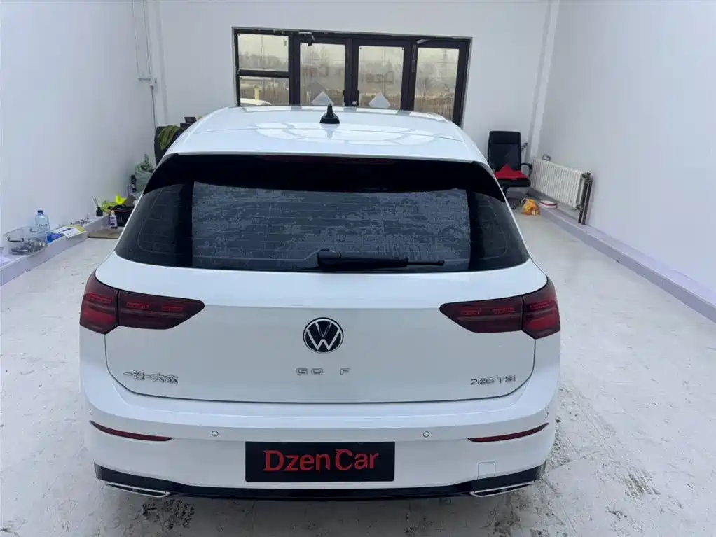VOLKSWAGEN GOLF