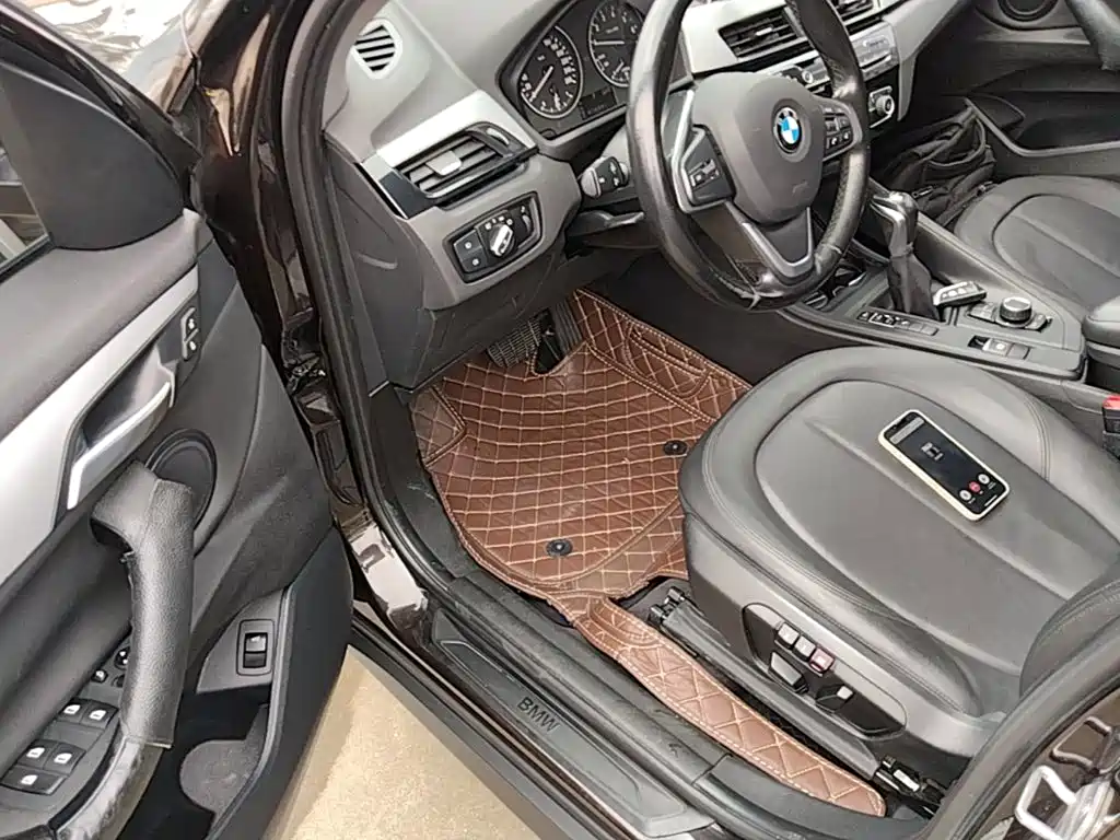 Фото 12 - BMW X1