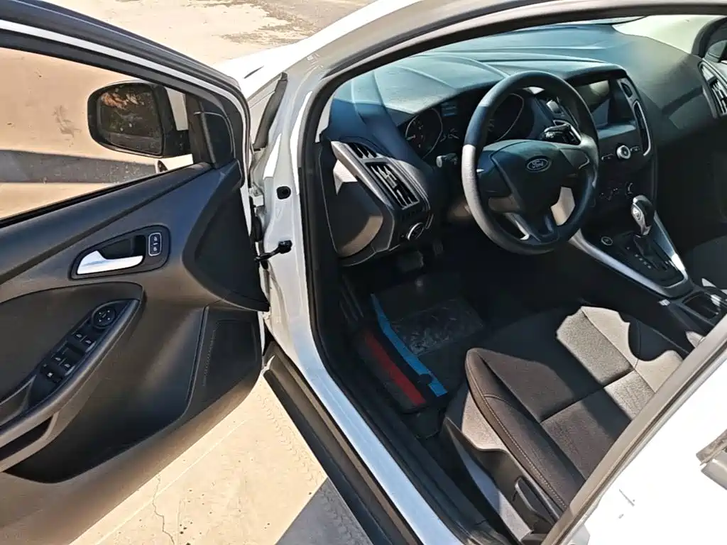 Ford Focus 2019 2018 Hatchback Classic 1.6L Automatic Comfort Smart Edition