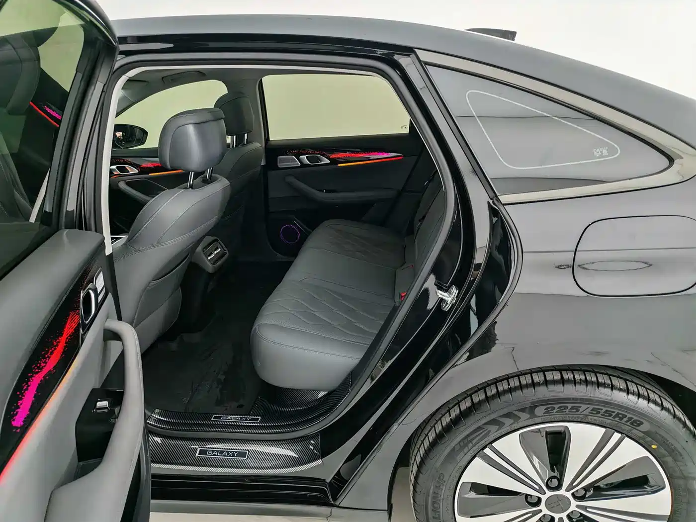 Geely Galaxy Galaxy A7 2025 EM-i 150km Explorer+ Edition фото 16