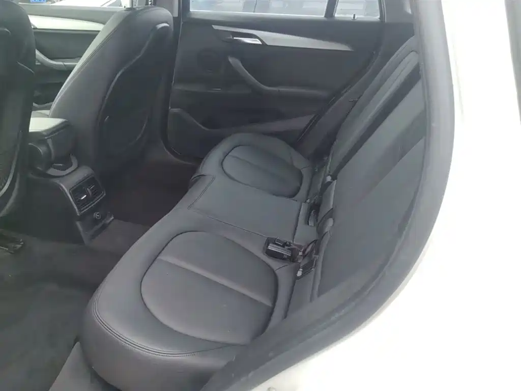 BMW X1 2018 sDrive20Li Leading Model фото 17
