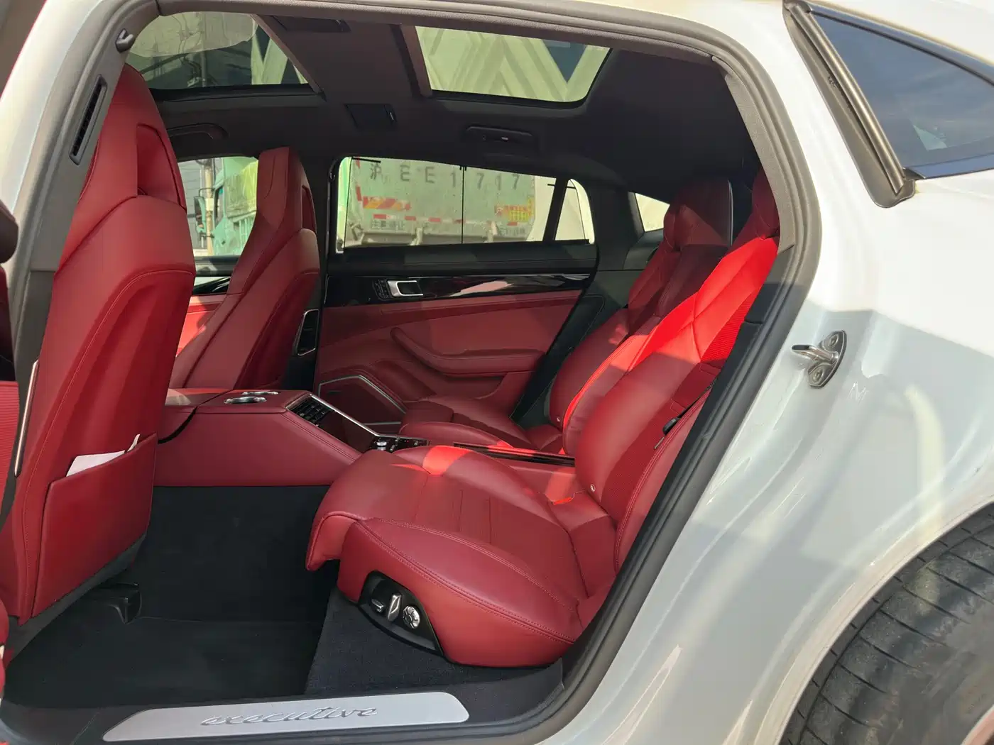 Porsche Panamera 2017 Panamera 4 Executive Long Wheelbase 3.0T фото 16