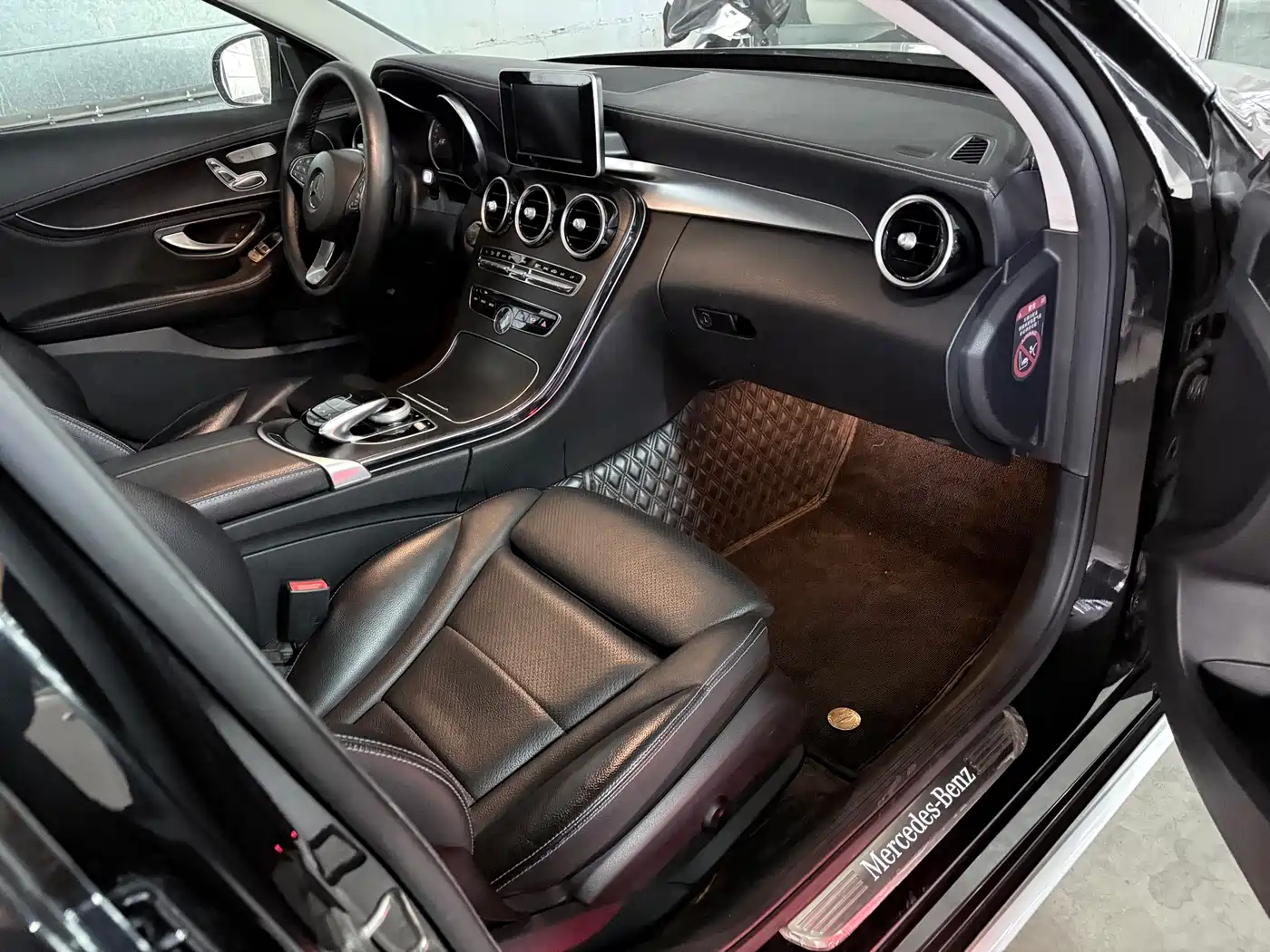 Mercedes-Benz C-Class 2017 Facelift C 200 L Sport Edition фото 21