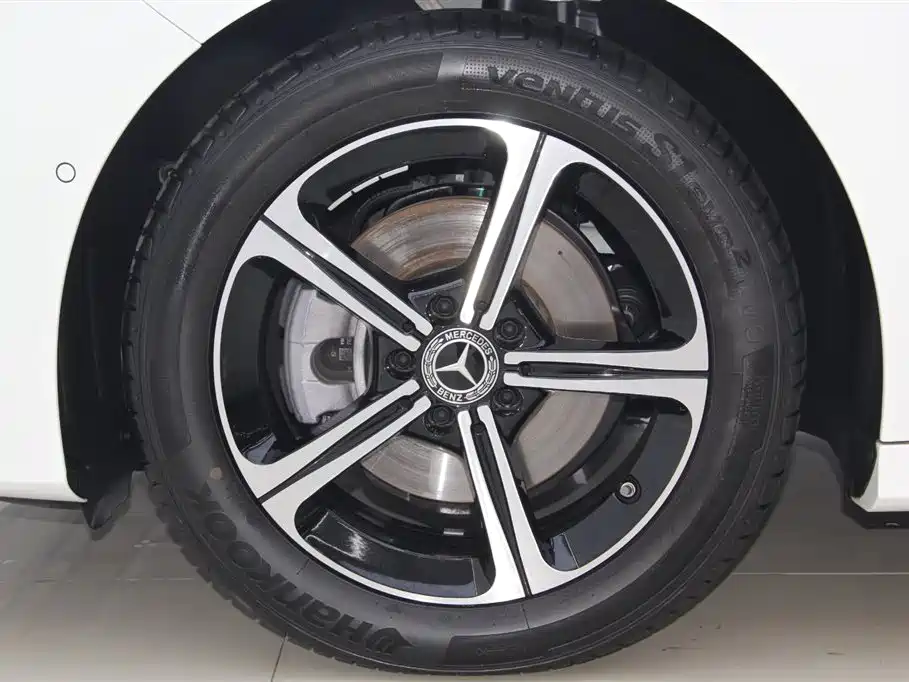Mercedes-Benz A-Class 2024 A 200 L Fashion Edition фото 28