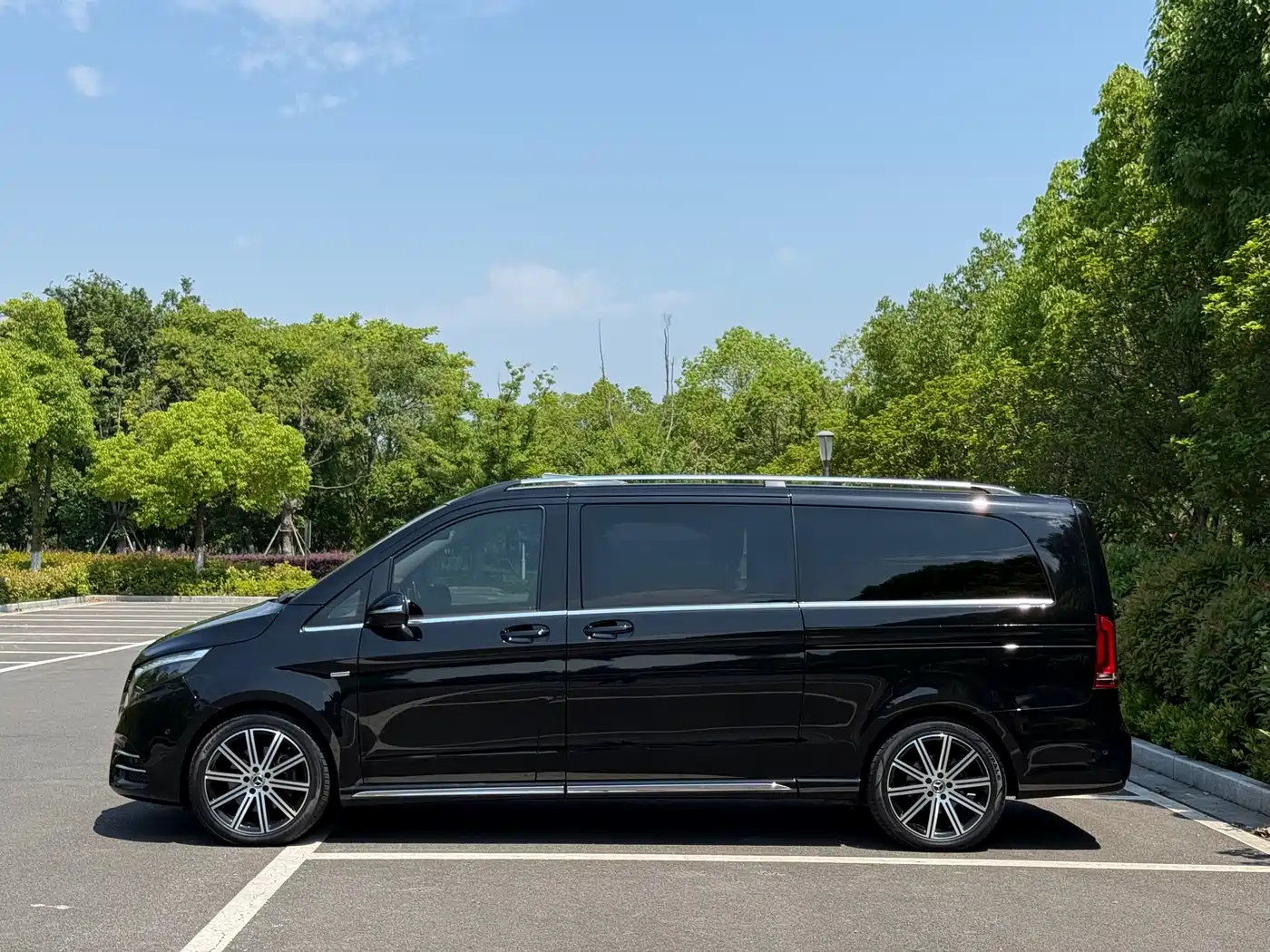 Mercedes-Benz V-Class 2022 V 260 L Long Wheelbase Luxury Edition фото 7