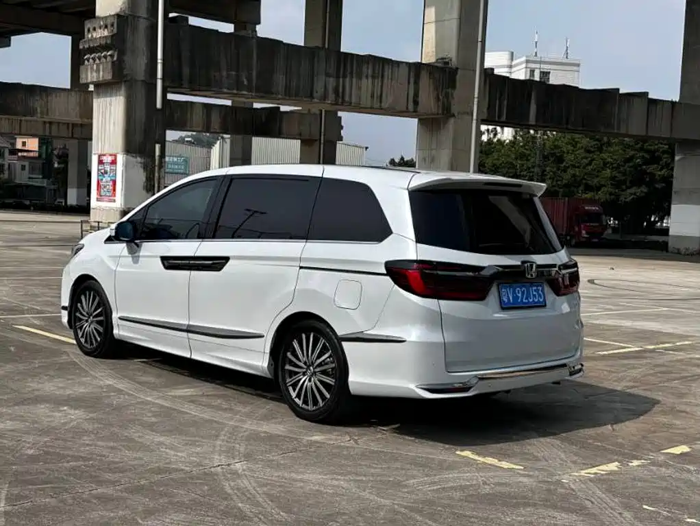 Фото 5 - Honda Elysion