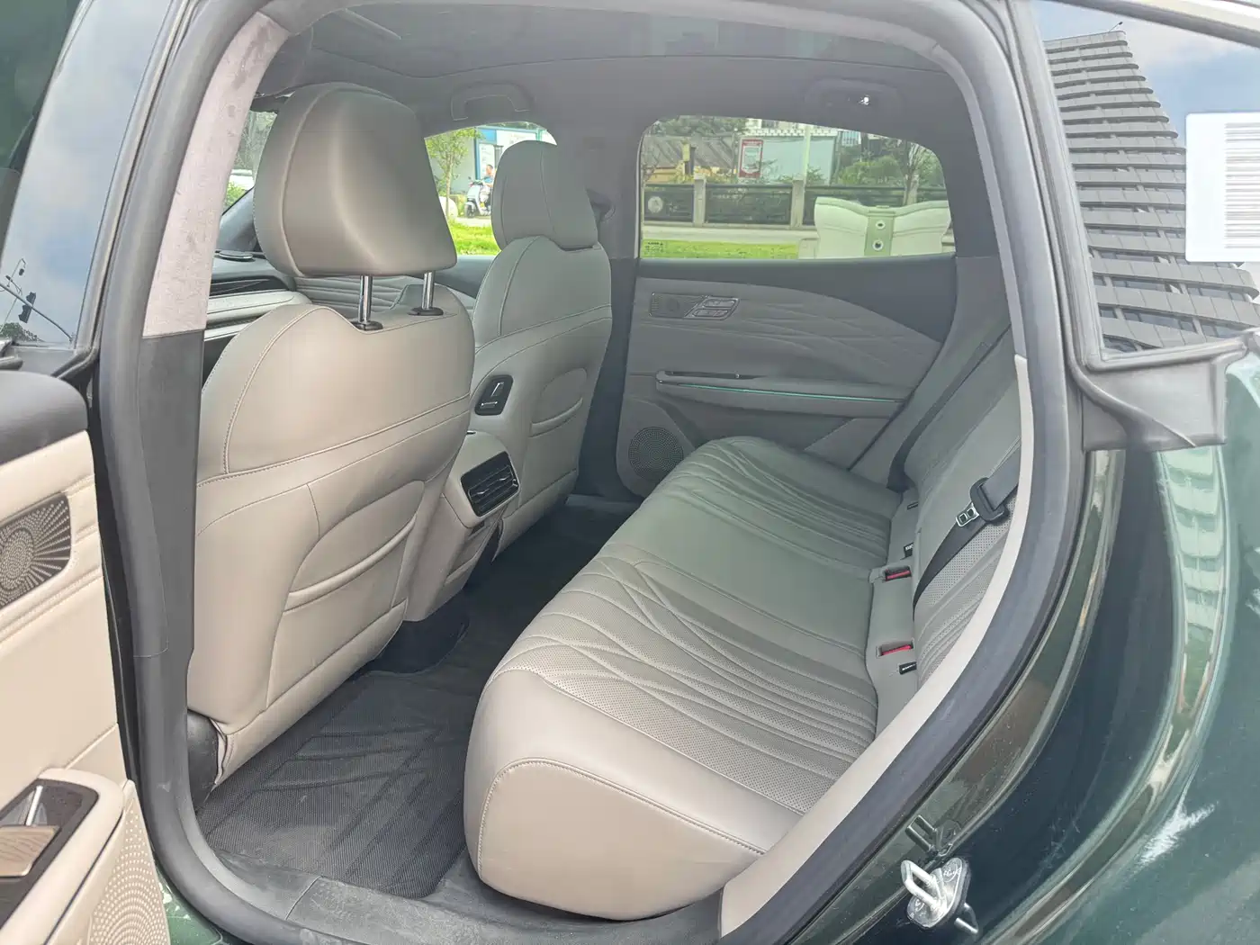 Geely Galaxy Galaxy Xingyao 8 2025 130km EM-i Premium Edition фото 7