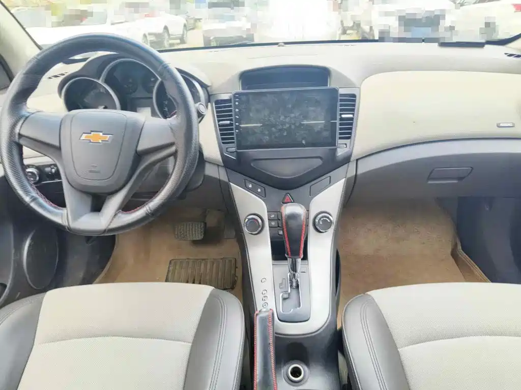 Фото 12 - Chevrolet Cruze