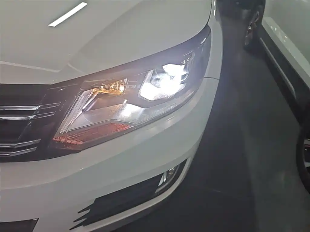Volkswagen Tiguan 2015 1.8TSI Automatic 2WD Trendline фото 24