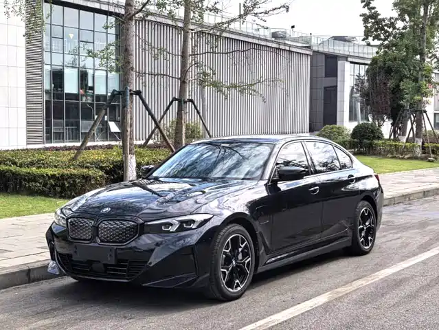 BMW i3 2025 eDrive 40 L Shadow Night Package