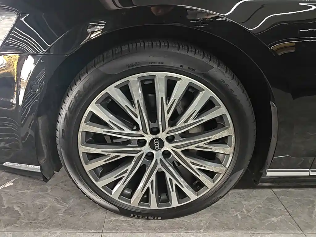 Фото 23 - Audi A8