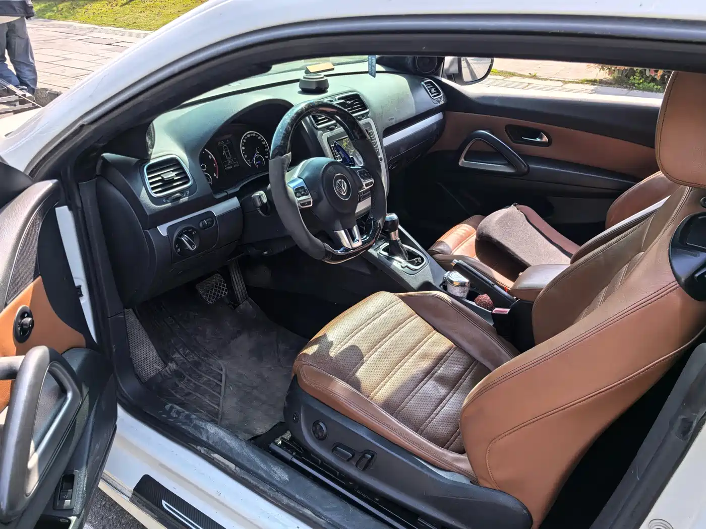 Volkswagen Scirocco 2010 2.0TSI Luxury Edition фото 5