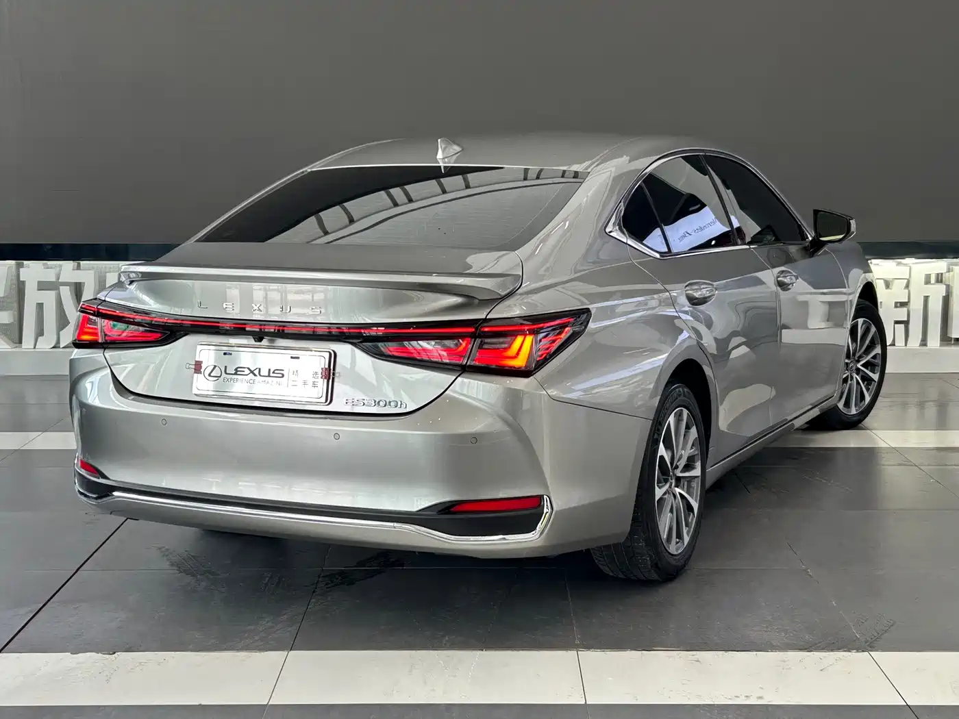 Lexus ES 2025 2025 300h Ultimate Edition