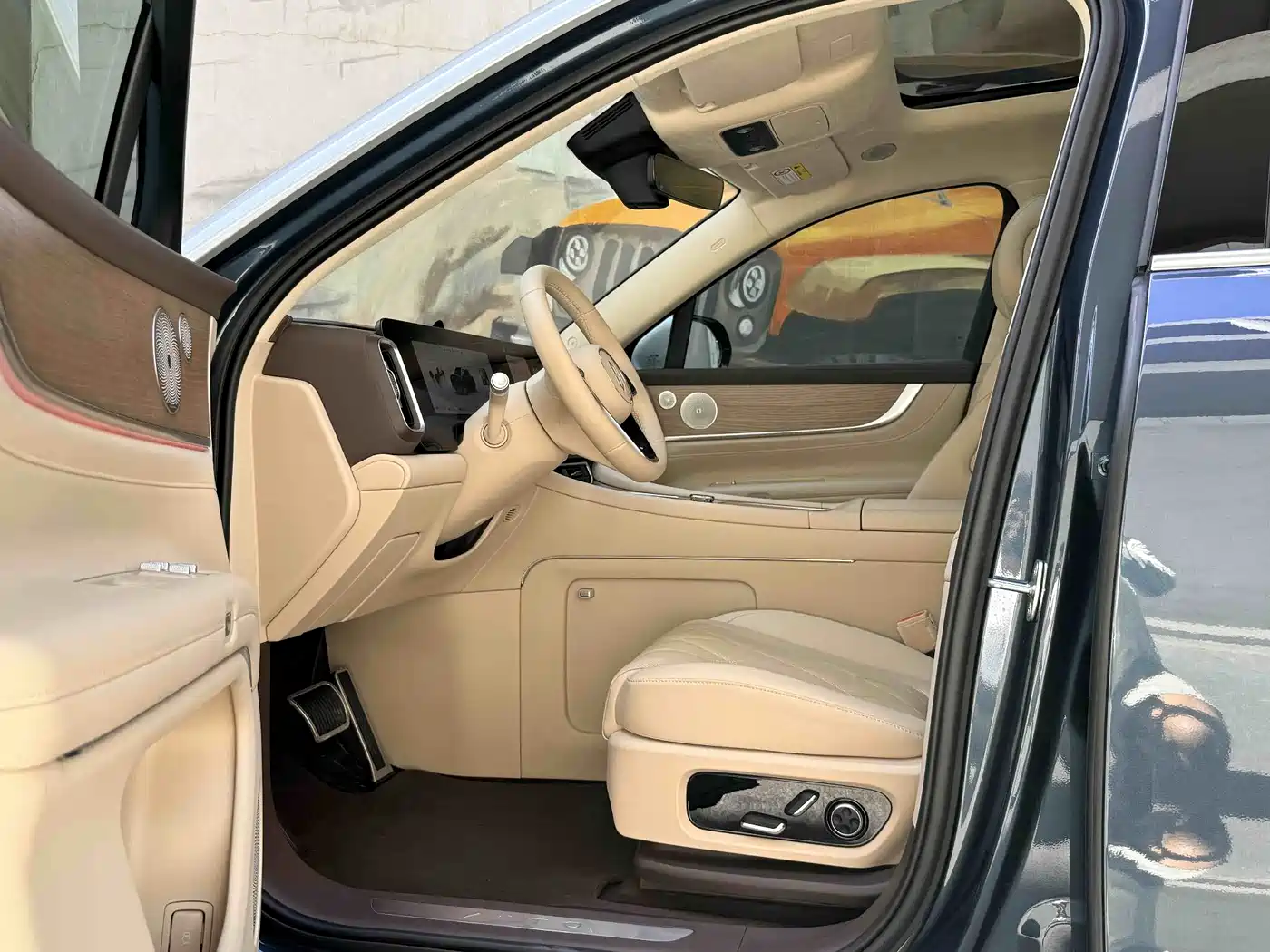 AITO Wenjie AITO M9 2024 Range Extender Max Edition 42kWh 6-seater фото 6