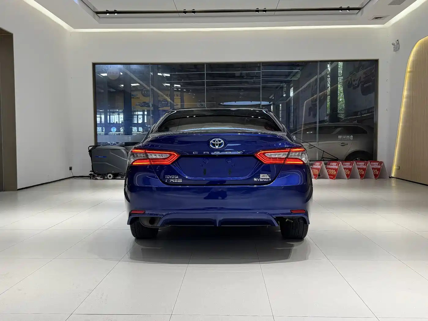 Toyota Camry 2018 Hybrid 2.5HG Luxury Edition фото 8