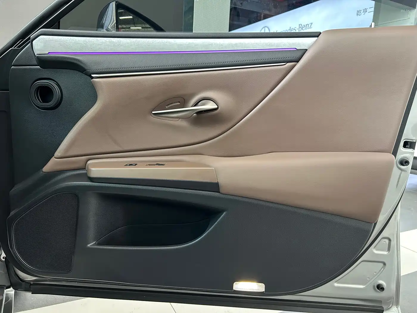 Lexus ES 2025 2025 300h Ultimate Edition