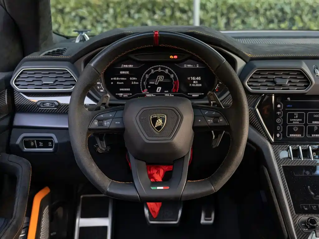 Фото 12 - Lamborghini Urus