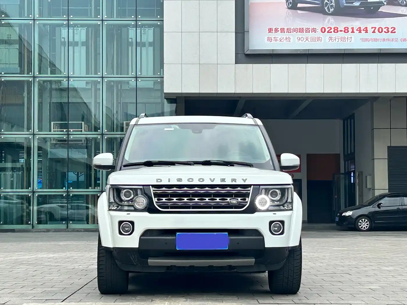 Land Rover Discovery 2016 3.0 SC Black Edition SE фото 2