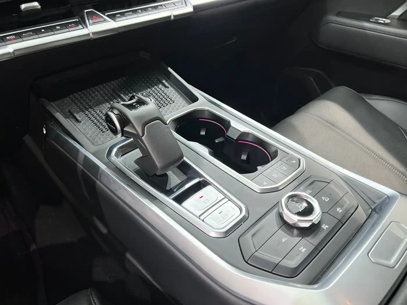 Tank 400 New Energy 2024 Hi4-T Off-Road Edition фото 14