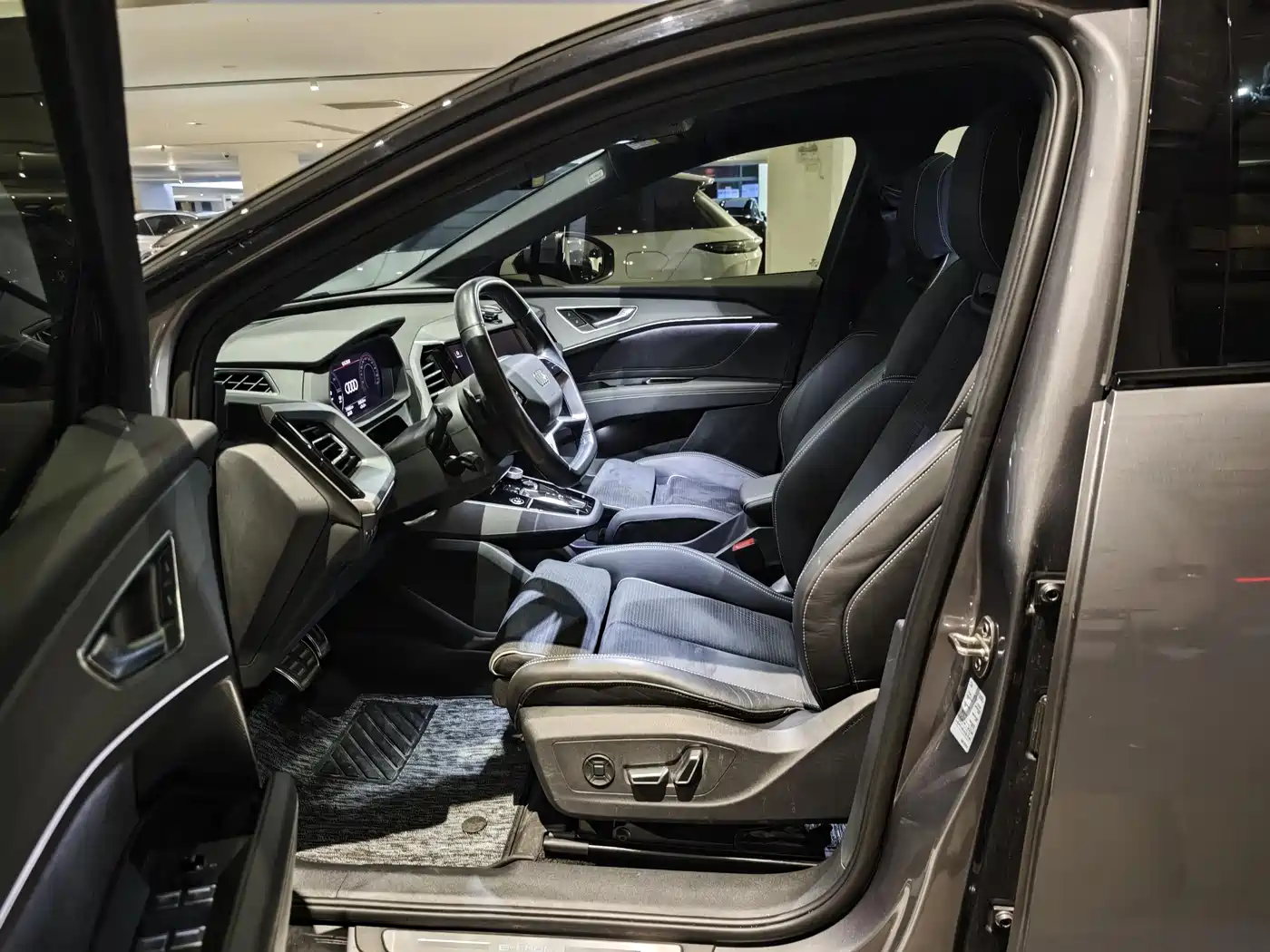 Audi Q5 e-tron 2022 40 e-tron Starlight Mech Suit фото 4
