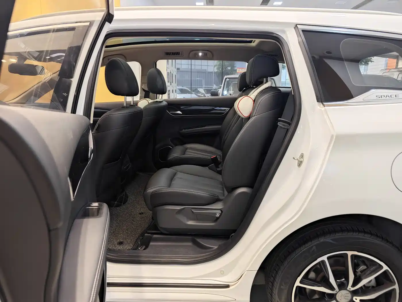 BYD Song MAX 2018 1.5T Automatic Smart Connected Premium 6-Seater фото 21