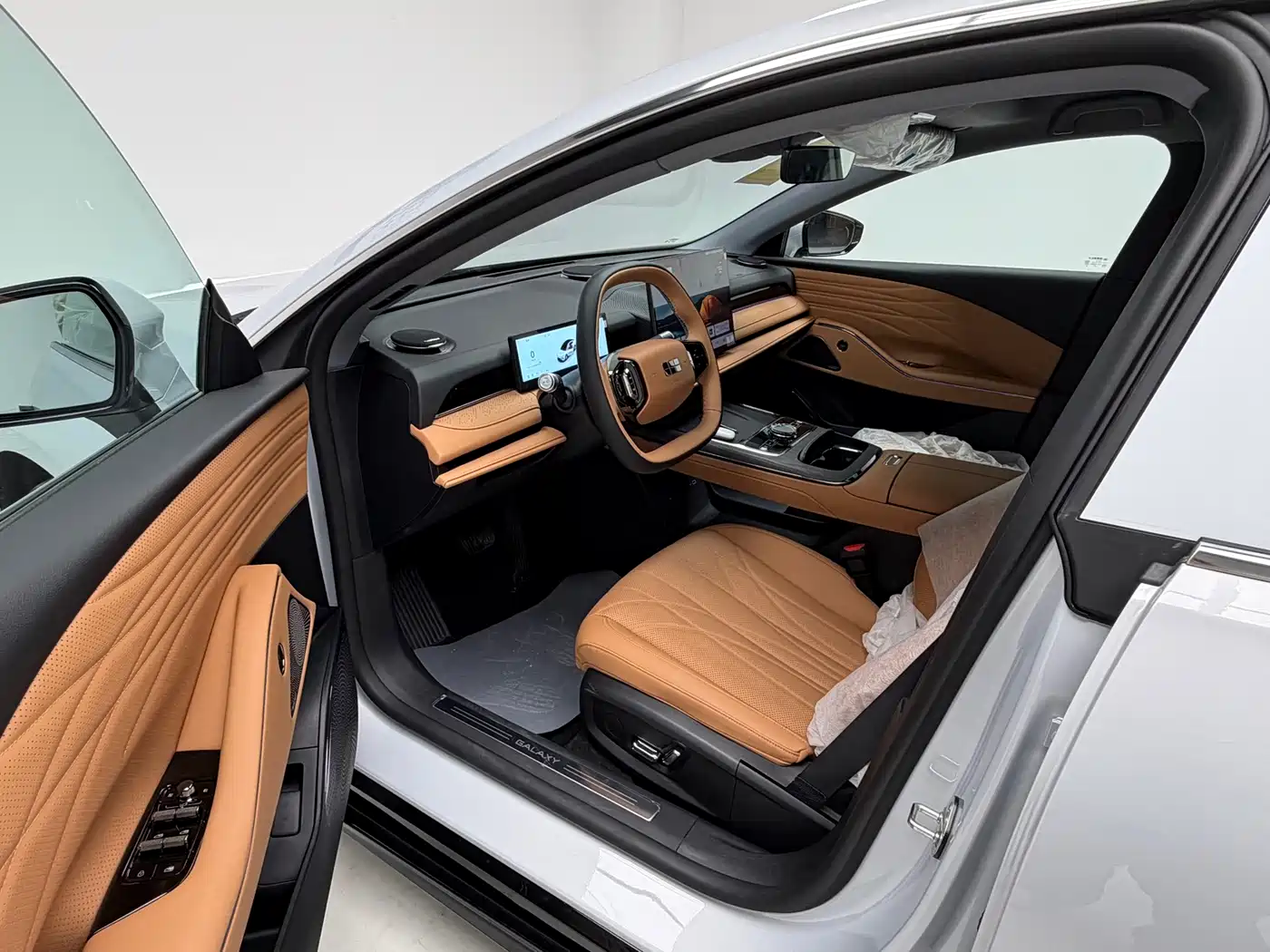 Geely Galaxy Galaxy Xingyao 8 2025 130km EM-i Premium Edition фото 16