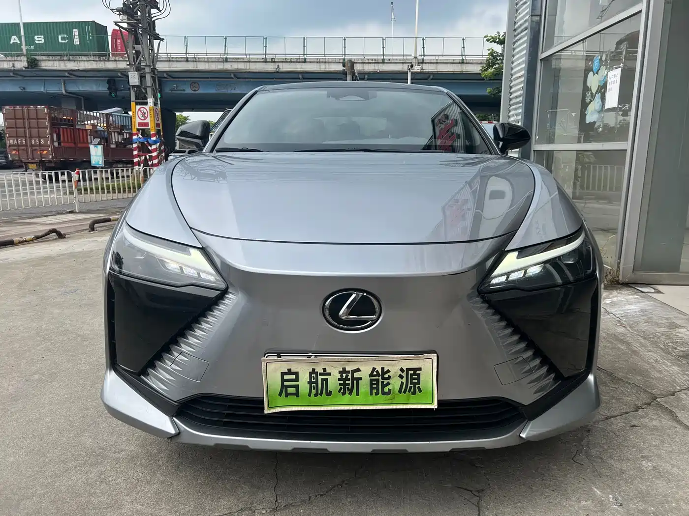 Lexus RZ 2023 450e 4WD Deluxe фото 2
