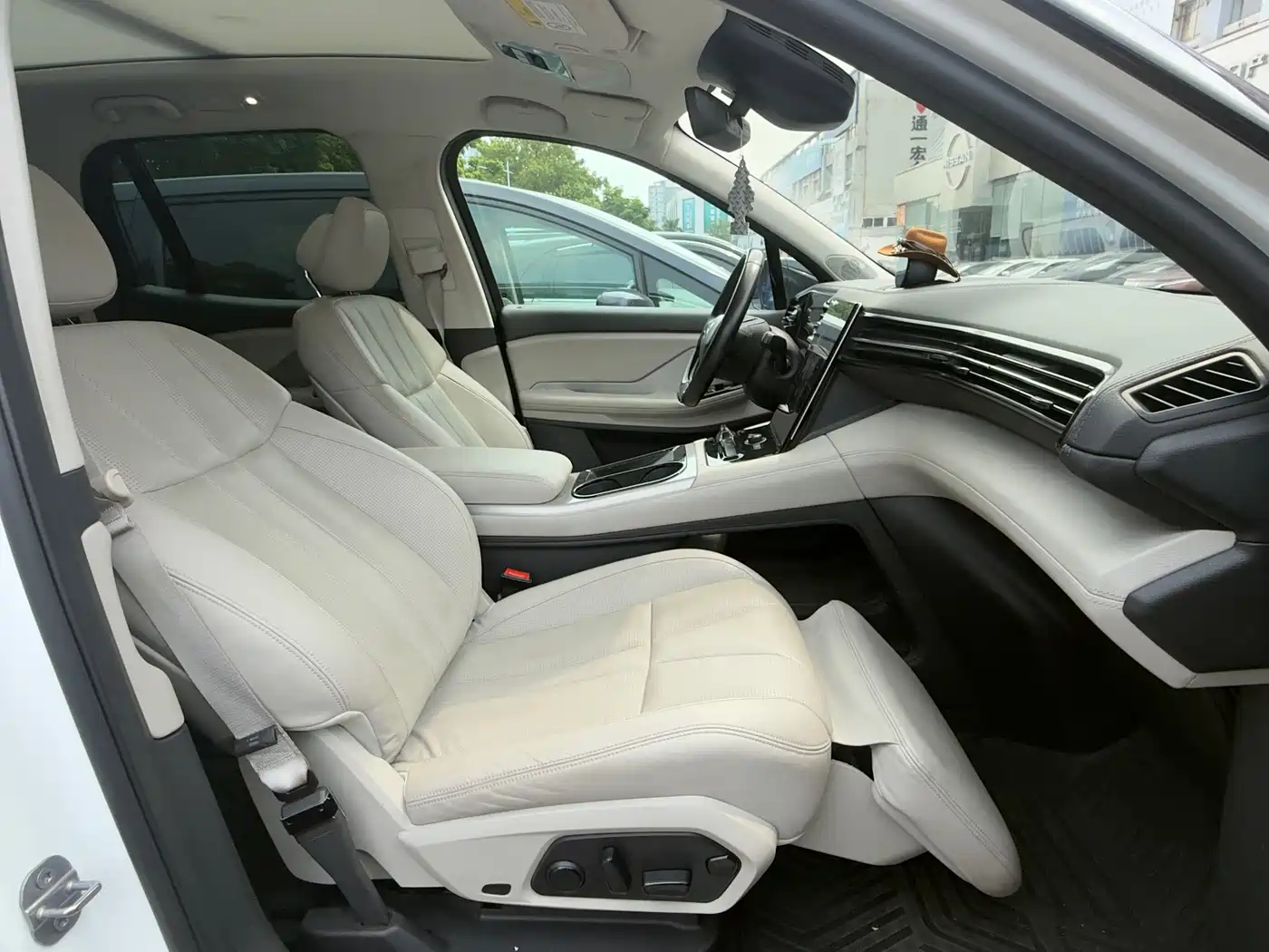NIO ES8 2019 2018 355KM Base Model 7-Seater Version
