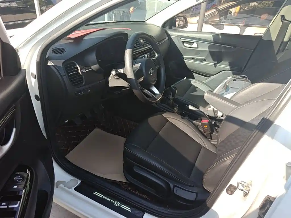 Photo 15 - Kia K2
