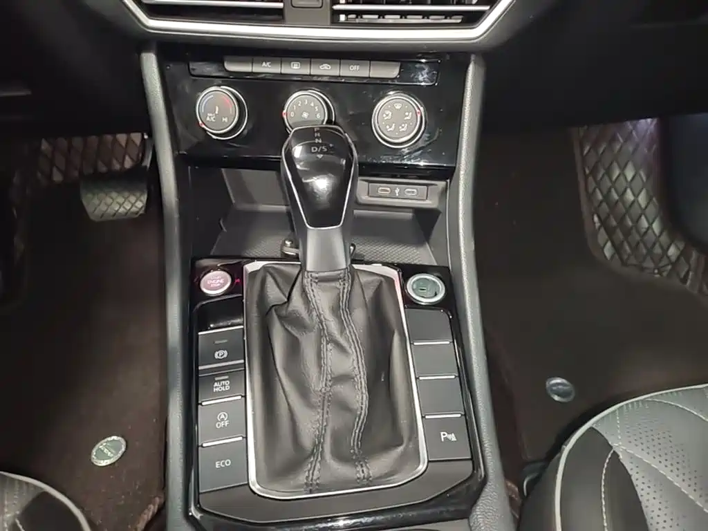 Volkswagen Sagitar 2023 300TSI DSG Surpassing Edition фото 14