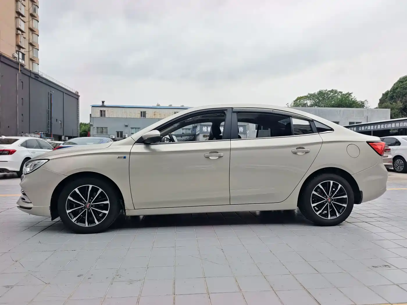 Photo 4 - Roewe i5