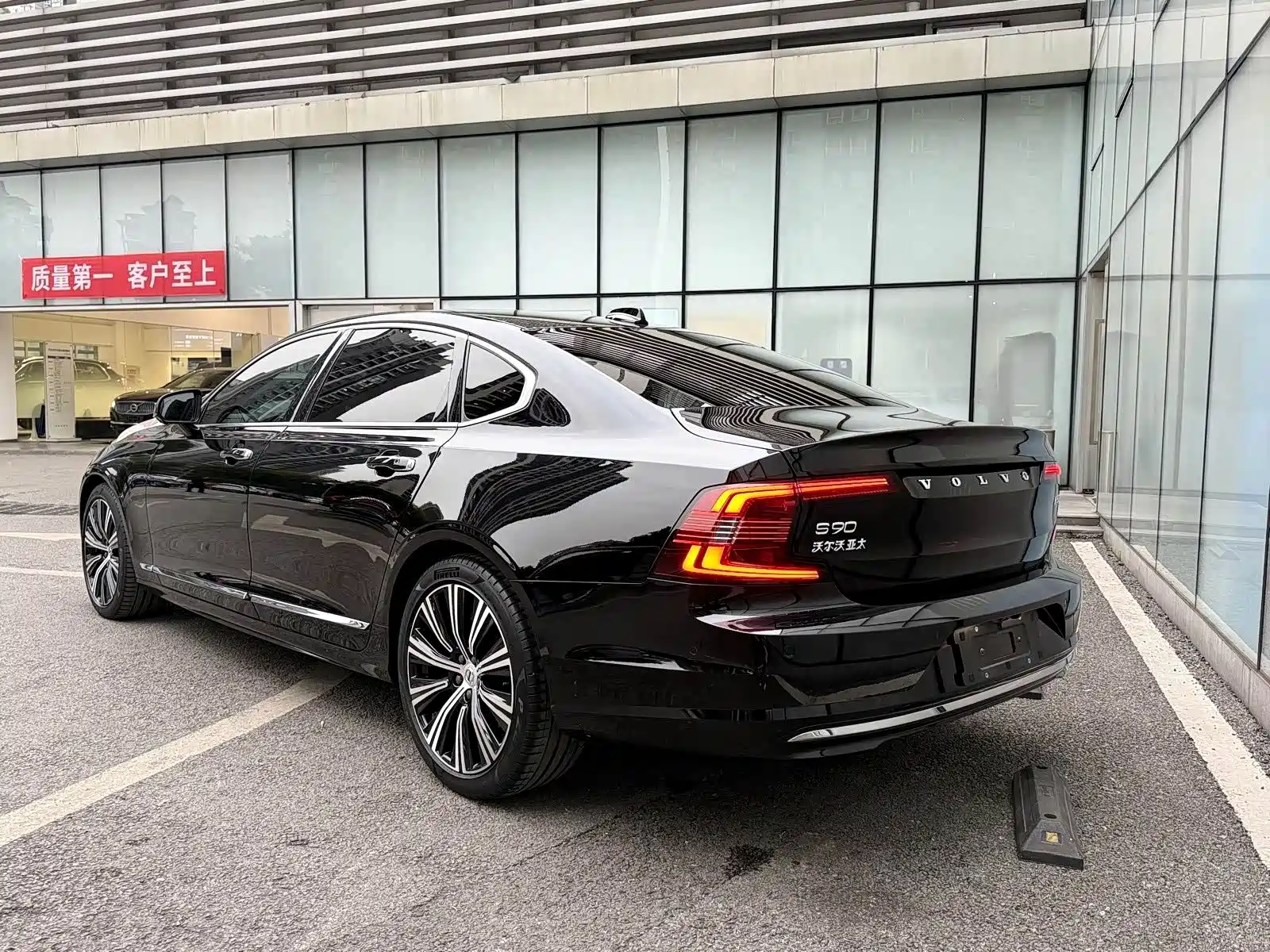 صورة 6 - Volvo S90