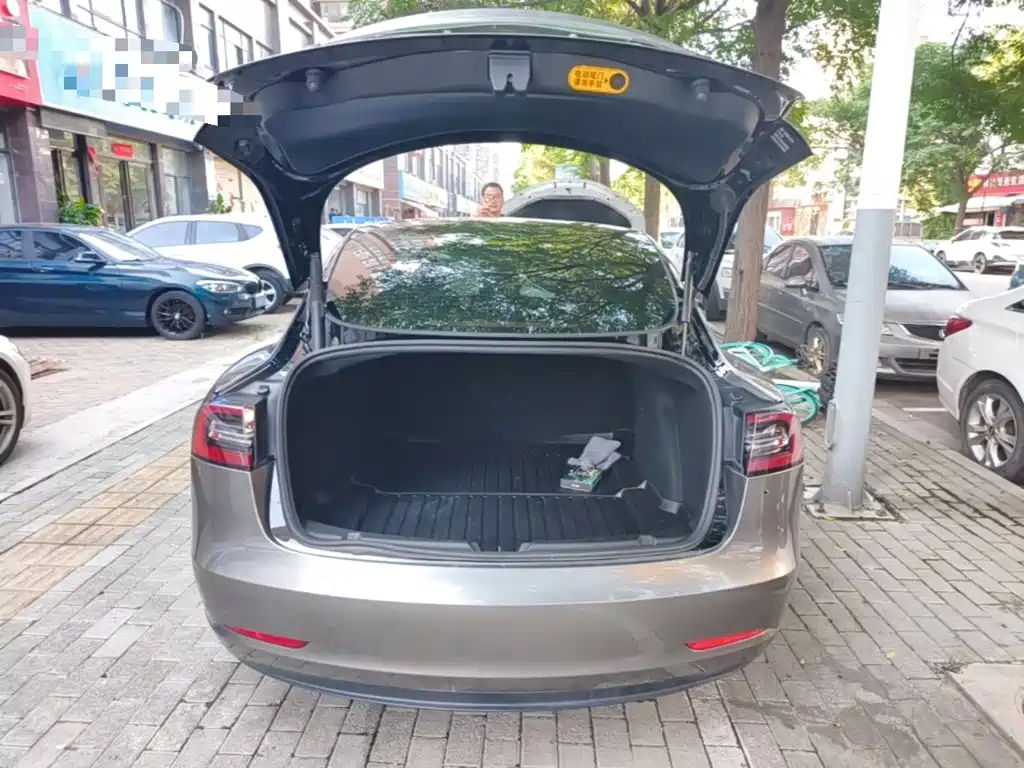 Фото 19 - Tesla Model 3