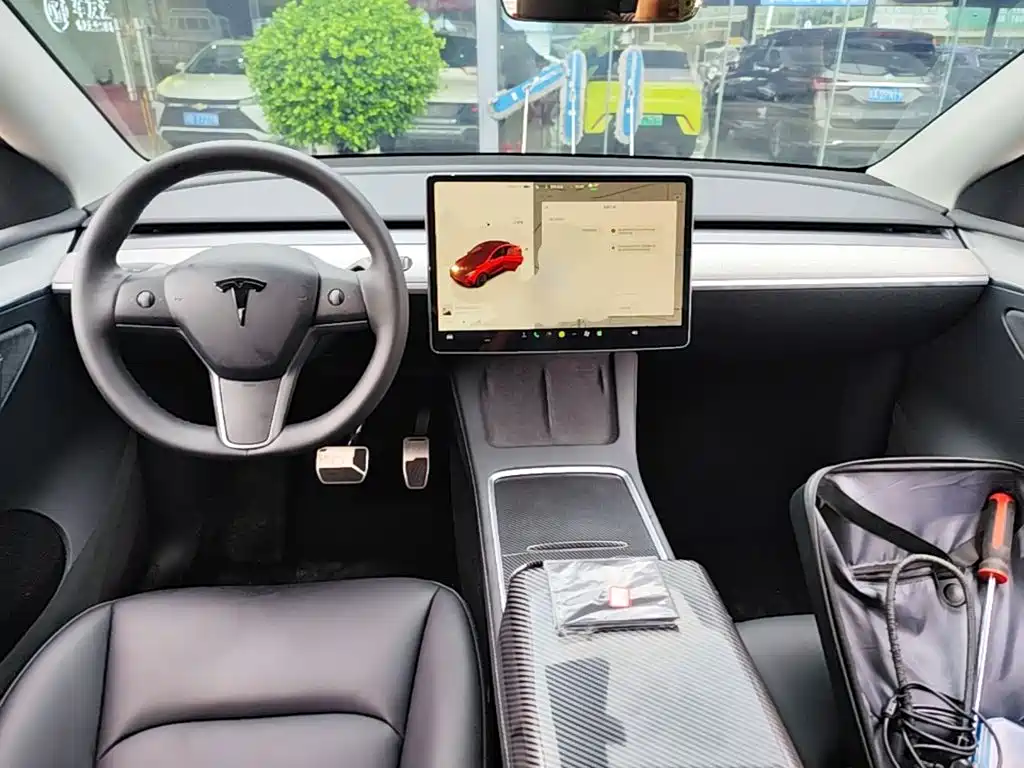 Фото 10 - Tesla Model Y