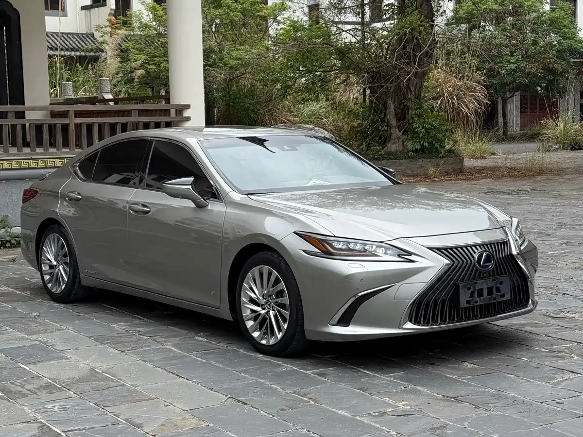Lexus ES 2020 Model 300h Executive Edition