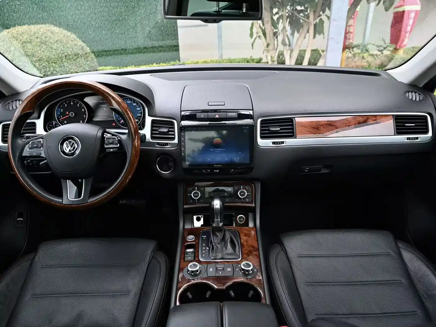 Volkswagen Touareg 2011 3.0TSI Luxury фото 19