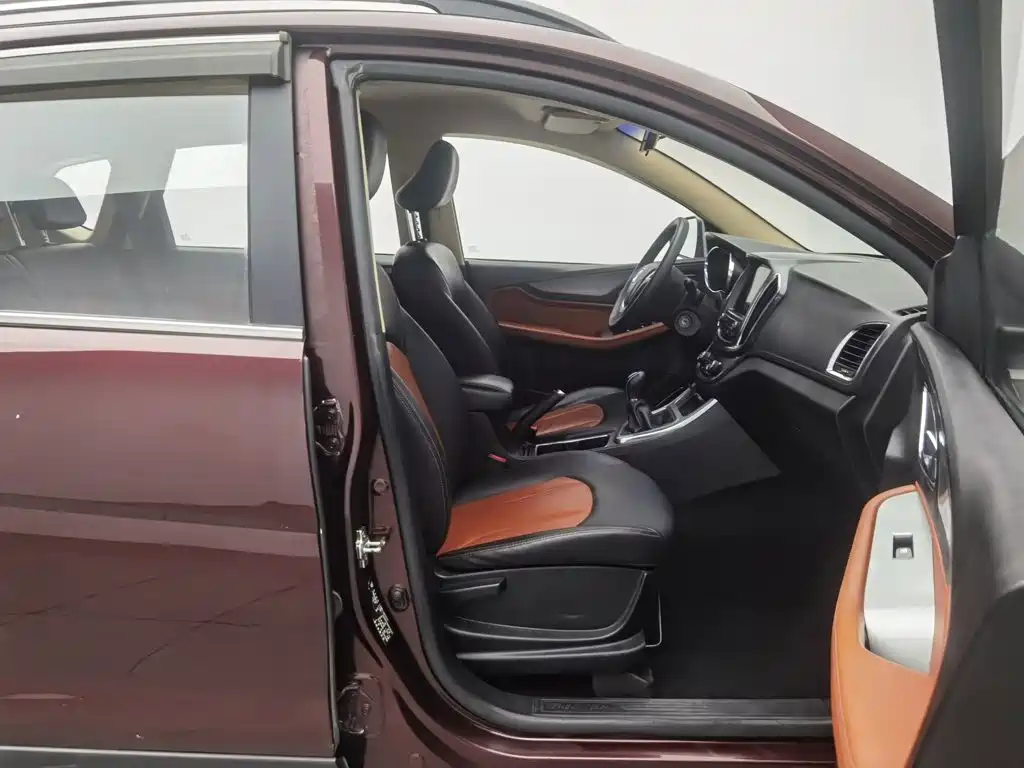 Baojun 560 2015 2015 1.8L Manual Elite
