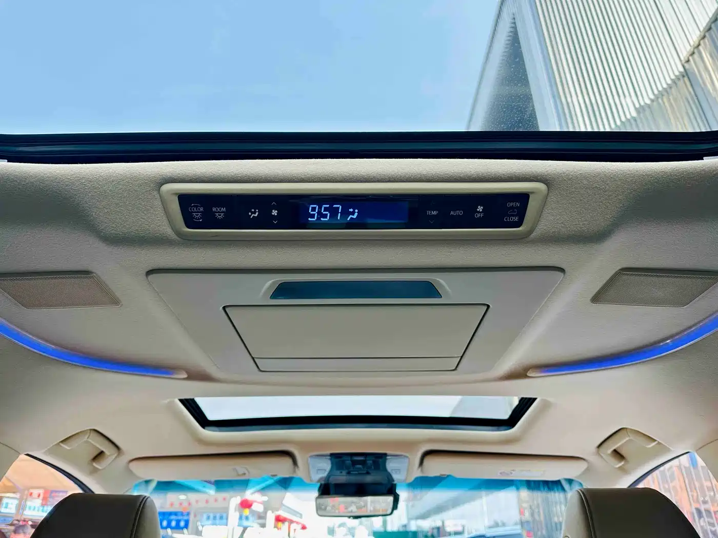 Toyota Vellfire 2020 Hybrid 2.5L Black Gold Limited Edition фото 14