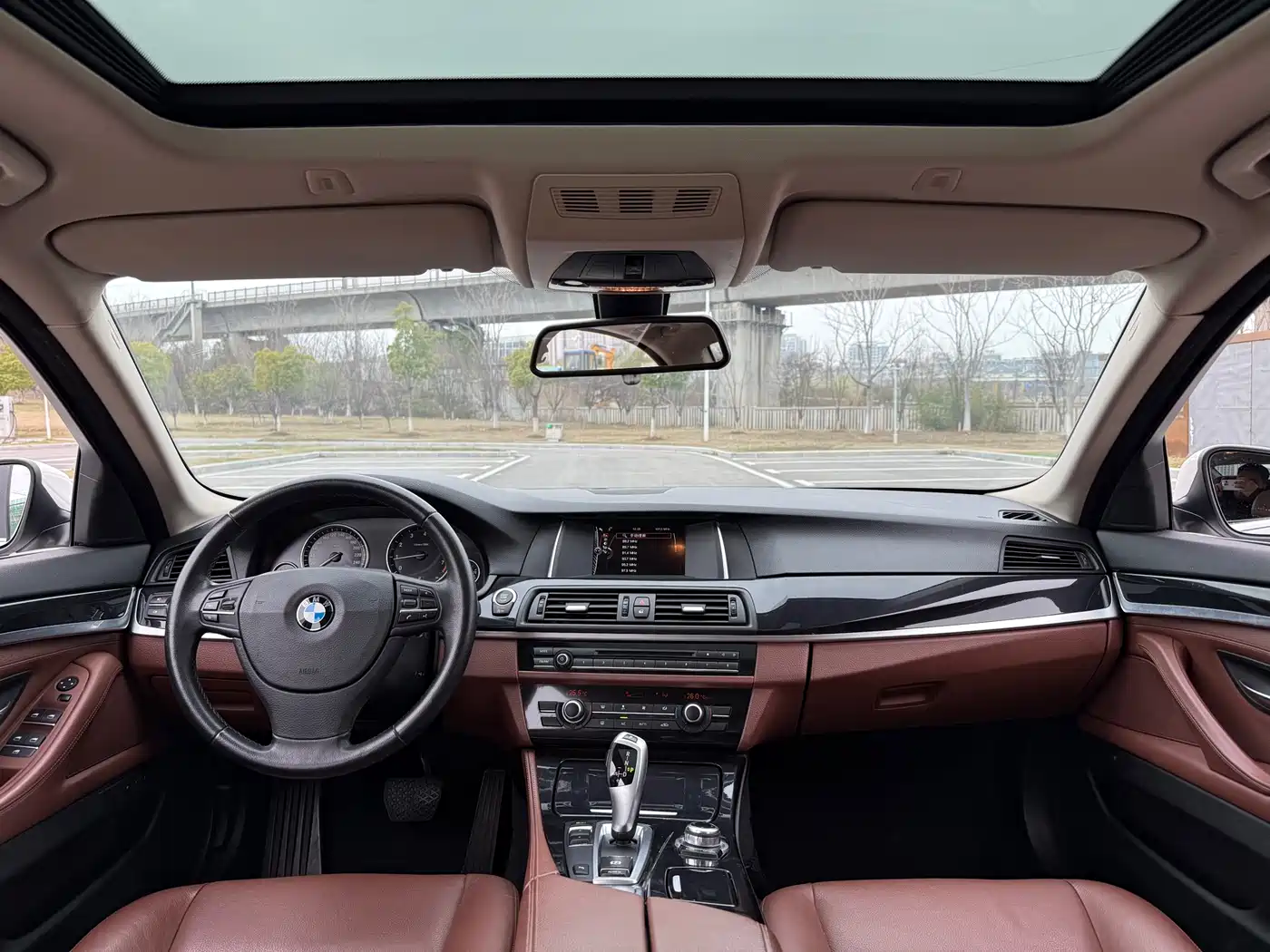BMW 5 Series (Import) 2014 520i Classic фото 9