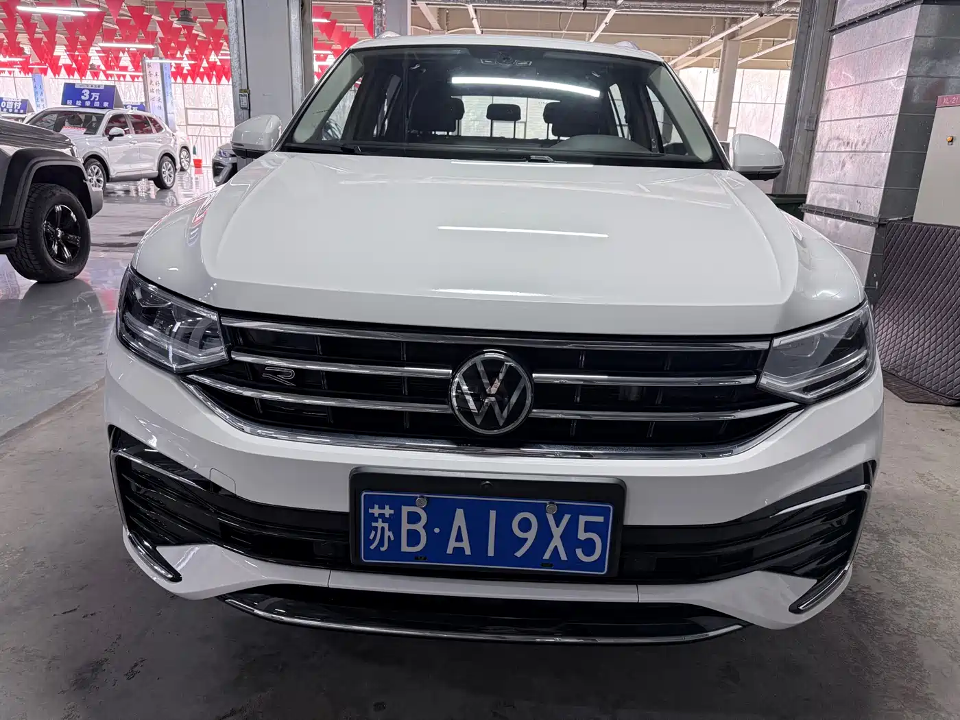 Volkswagen Tiguan L 2022 330TSI Auto 2WD R-Line Premium Edition фото 2
