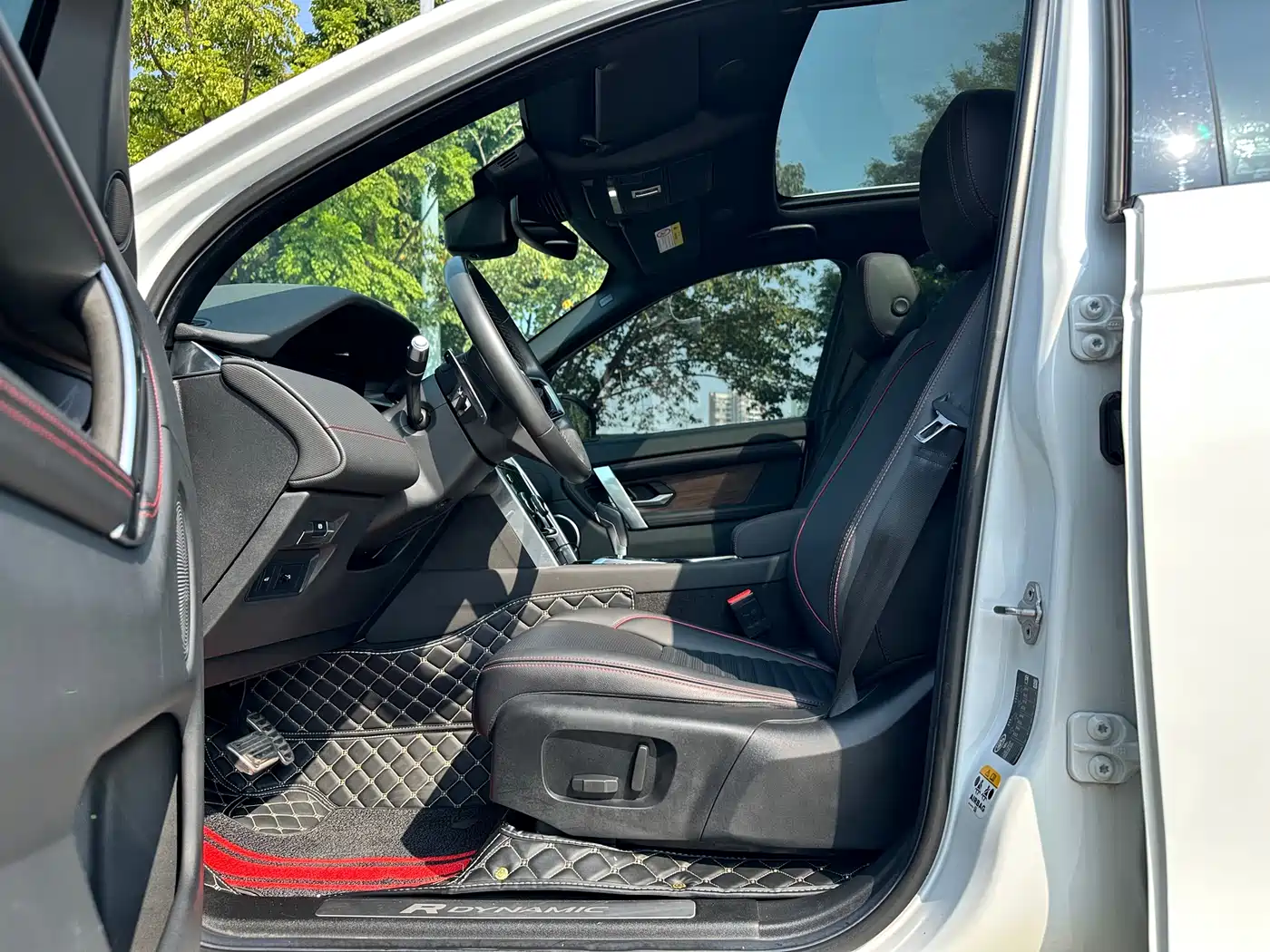 LAND ROVER DISCOVER SPORTS