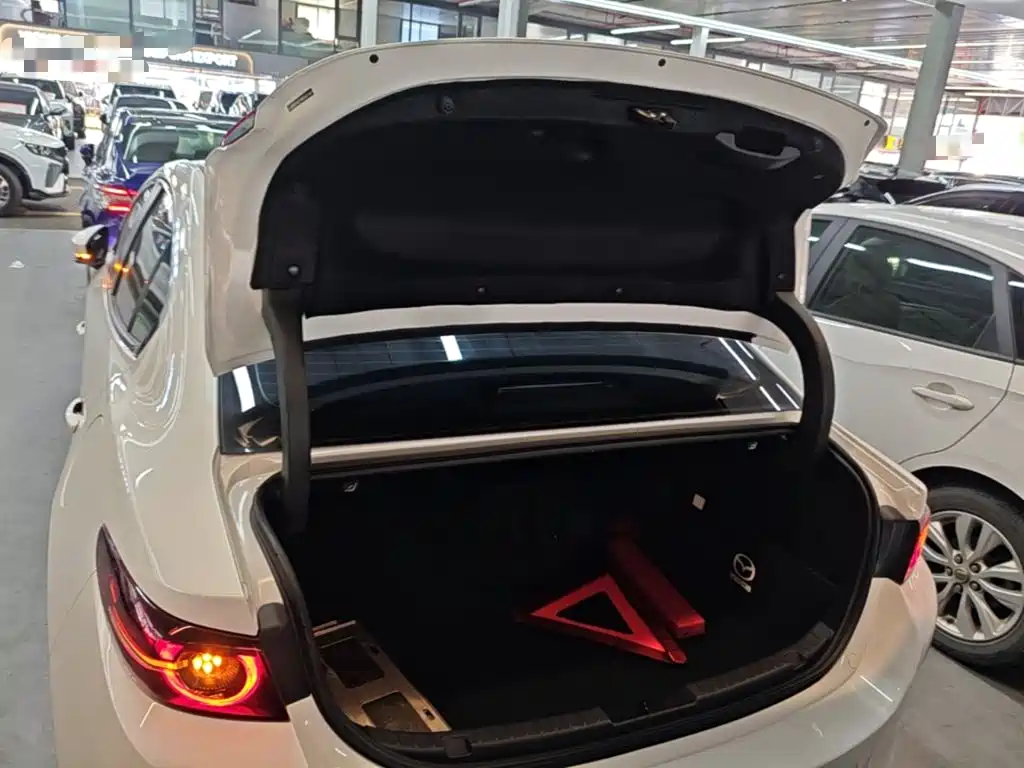 Mazda Mazda3 Axela 2025 2023 2.0L Auto Zhiyao