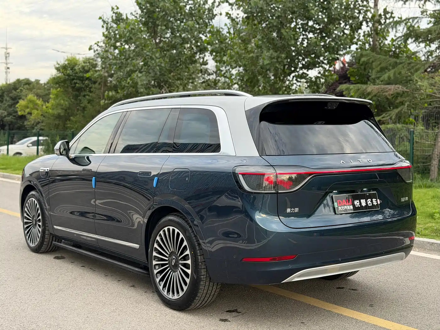 AITO Wenjie AITO M9 2025 Extended Range Ultra 52kWh 6-Seater фото 9