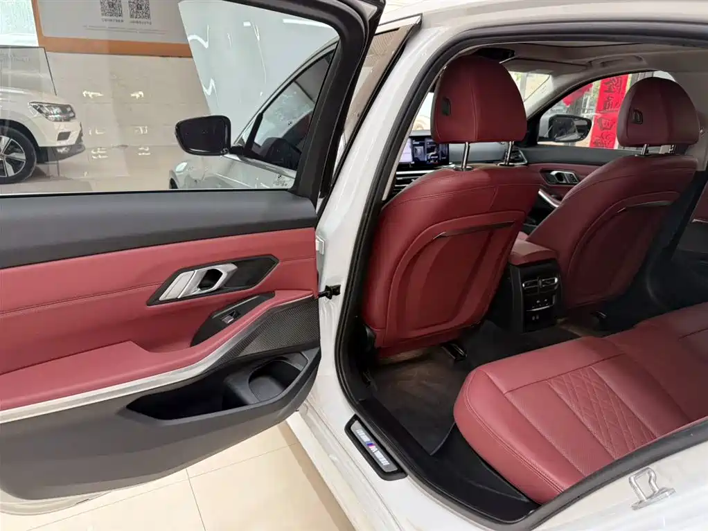 BMW 3 Series 2023 320Li M Sport Package фото 9